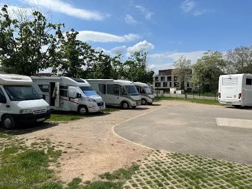 Aire de Camping-cars Les cigognes