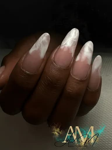 AM Beauty Artist , Technicienne en onglerie, cils et sourcils